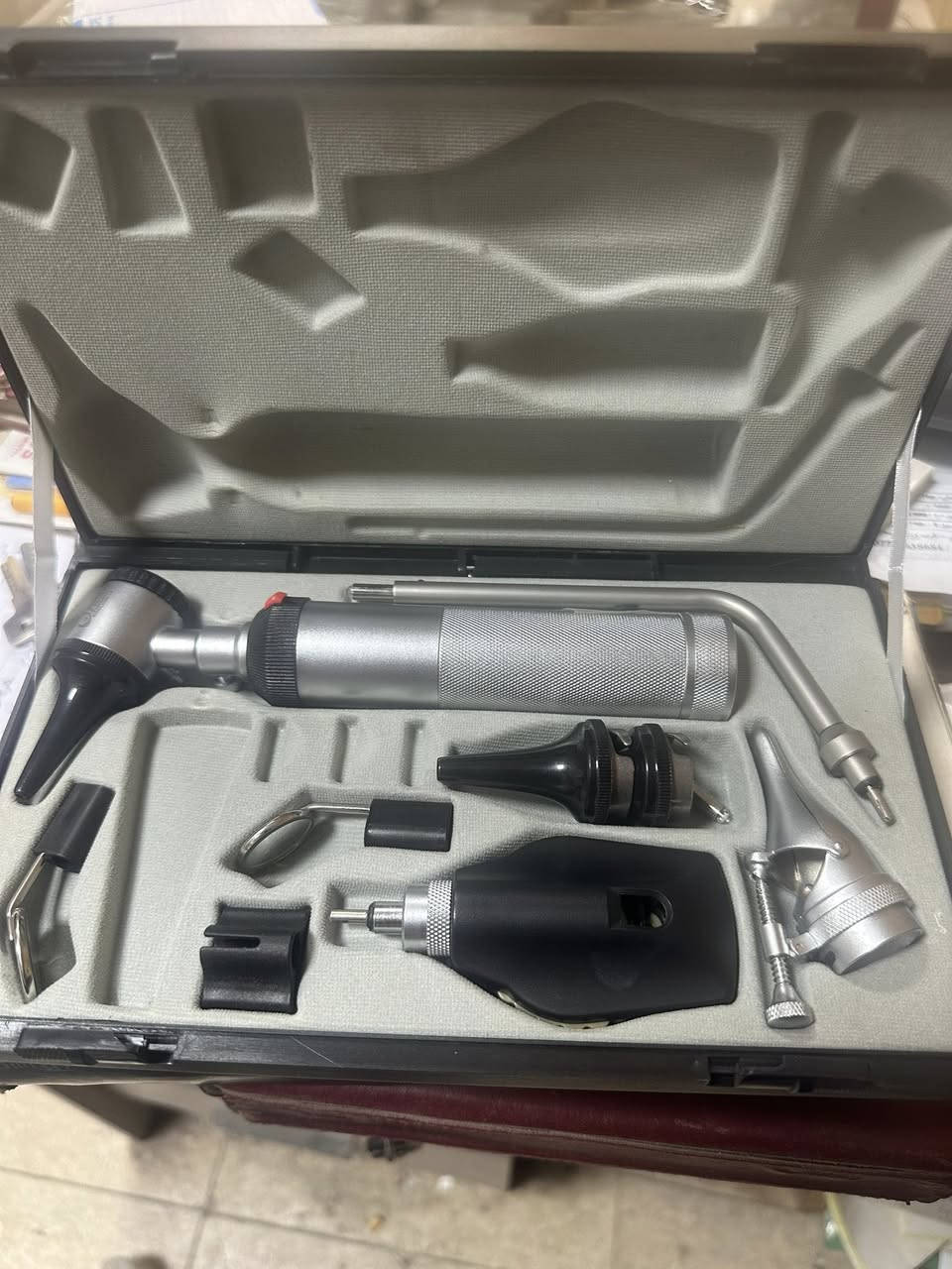 تتوفر لدينا اجهزة فحص الأذن والأنف والحنجرة براند اصلي وبسعر مناسب جداً
***********
