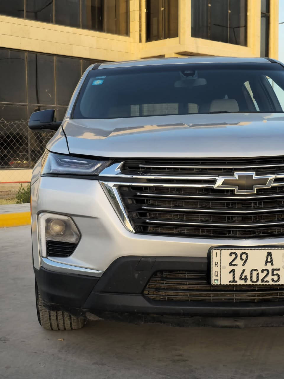 المركبة : شيفروليه ترافرس موديل 2023
مكان السيارة: كوت 
_______
المواصفات 
✅ شيفروليه ترافرس 2023  
✅ محرك 6 سلندر 3600 VVT
✅ اربع بصمات للابواب مع بصمة تشغيل
✅ ويل كب حجم 18 
✅ لايتات زينون اصل مع حاجب LED نهاري 
✅ كاميرا خلفية دوارة مع الستيرن 
✅ ستيرن كهربائي 
✅تحكم كهربائي متكامل لمقاعد المقدمة 
✅ منافذ USP & AUX
✅ منافذ طاقة 12V متعددة
✅ رادار امامي مانع تصادم واعطاء تنبيه مع حساسات خلفية
✅ مانع إنزلاق
✅ تحكم ستيرن جهتين متكامل الايعازات
✅ سايد بريك بصمة 
✅ تبريد السيارة 3 قطع مع تبريد خلفي منفصل  
✅ للمزيد الاتصال *********** علاوي 
✅️السعر 225 بيها مجال
