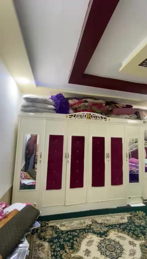 السلام عليكم دار للبيع في الرميثه حي الحسين قرب مدرسه المروج اول بيت بالفرع طابو صرف بسمي مساحه ٢٢٤ متر بي براني ٦*٤ وغرفه ٤*٣ونص وغرفه ٥*٤وهول ٤وفي ٤ونص  مطبخ ٥*٣ تهويه خلف البيت بيه حمام  البيت عكاده السعر ١٢٥ وبي مجال بيع مراوس عادي اي استفسار واتساب او اتصال ع هذا الرقم***********
