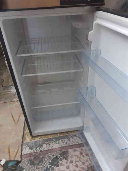 سلام عليكم ثلاجه للبيع ما صار هواي من اخذتهه اخت جديده لسعر 200 تواصل ***********
