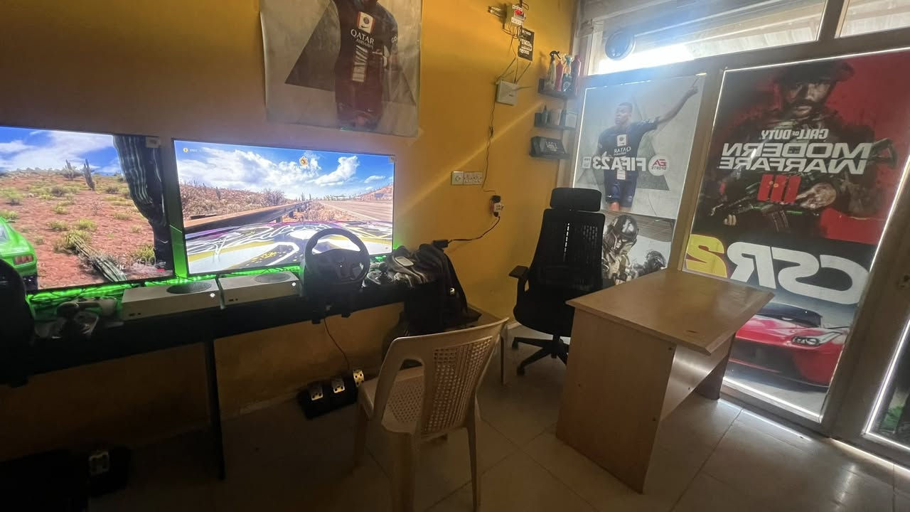 مشروع كامل للبيع محل كامل gaming جدا نظيف للبيع
٤ بلي فايف وثنين اكسبوكس سيريس اس وسبلت طن ونص مع٦ تلفزيون هايسنس فور كي ٤٢ انش مع طاوله وكرسي مكتب + كل العاب داخل اجهزه + ٨ يدات جديدة . مع يو بي اس كبير ماركة ممتازة يشغل كل الاجهزه ،عمرهم سنة فقط .  وكل الباكيتات موجودات مال كلشي الاجهزه والتلفزيونات والسبلت 

الموقع روناكي.

اتصال او واتساب ***********
