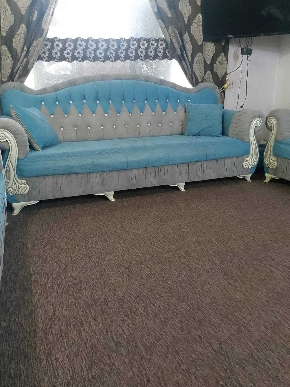 السلام عليكم غراض اللبيع
تخم تزكام 15مقعد 
برد العدد 4
كاونتر الاتصال برقم ***********
