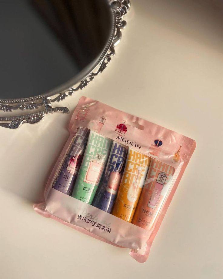 5  مرطبات بسعر قطعة وحدة؟! 😍✨
بكج المرطبات الخماسي اللطيف وصل ! 🧴🌸
​مو بس شكله يجنن وكيووت، حجمه مثالي تخليه بجنطتج للكلية، للشغل، أو للطلعات. 5 روائح تاخذ العقل وترطيب عميق بدون أي ملمس دهني 
​💡 فكرة: تكدرين تاخذي الج، أو تتقاسمي وية صديقاتج وخواتج وكل وحدة تاخذ لونها المفضل! 👯‍♀️🛒
​📥 الكمية محدودة جداً، للحجز والاستفسار دزيلنا رسالة ع الخاص
يوجد خدمة توصيل داخل بلد فقط


**إذا كنت صاحب هذا الإعلان وتريد حذفه لأي سبب، رجاءا أرسل رسالة إلى الدعم الفني**