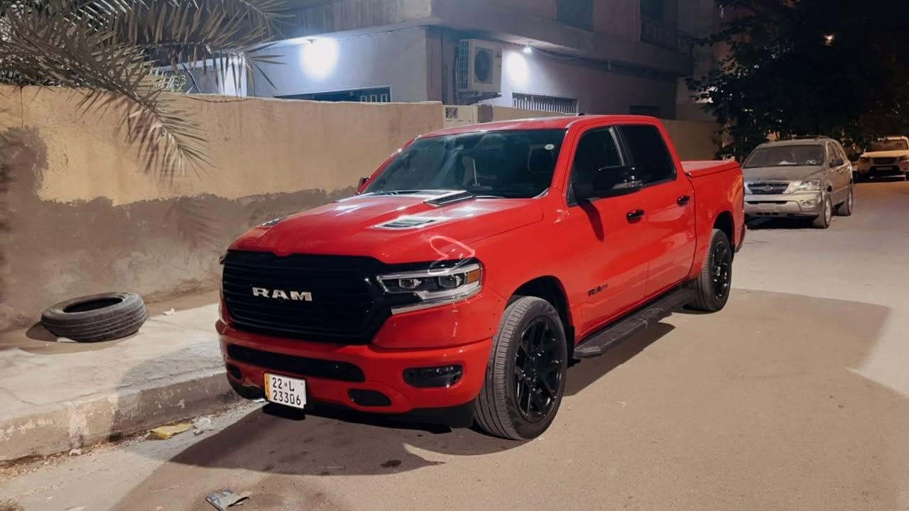 السلام عليكم رام موديل 2023  فئة Larame  السيارة فول مواصفات وهاي صورة ماشية ٢٥ الف  مكان السيارة ديالى بعقوبه حادث بس دعامية بدون ايرباكات السيارة كلش جديدة للبيع للاستفسار ***********
