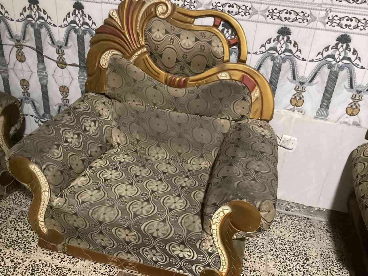 تطخم ملكي مستعمل. ثنين كبار و اربع صغار كلهن سعرهن 110 و بيهن مجال الرقم ***********
