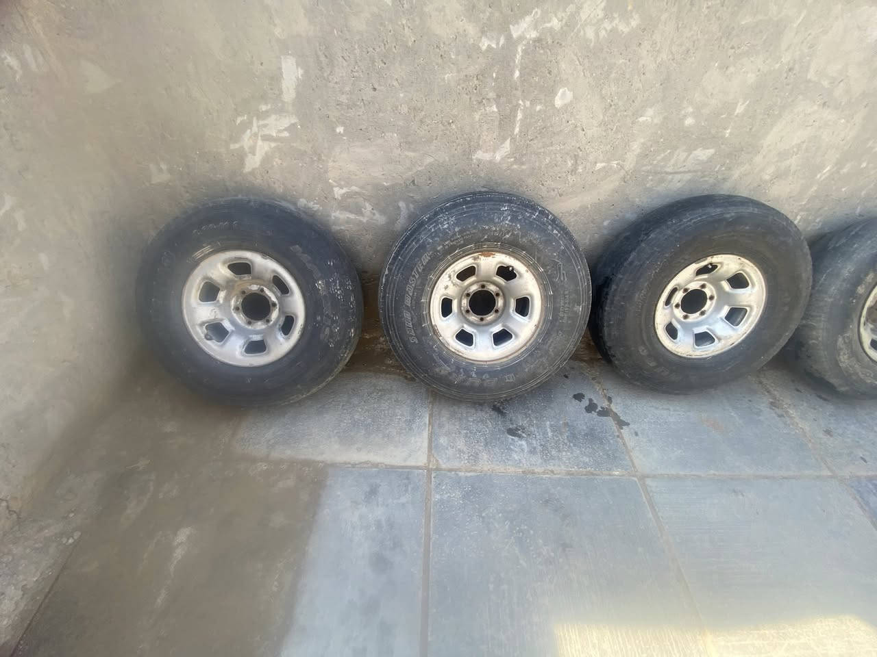 تخم وياله جديديات بلاديات ما بيهن اي عواج 6ستد حجم 16 ووياهن تايرات بالون الاستفسار ***********
