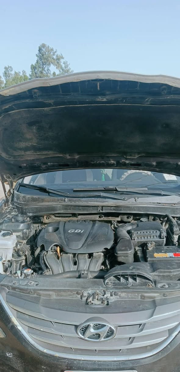 سلام عليكم سوناته للبيع مريكي موديل 2012خط وبحث حله ديوانيه سياره بدون حادث بدون تبديل جاهزه من كلشي مكان سياره بابل الكفل السعر 85وبيها مجال  للستفسار ***********غير متواجد عل مراسله
