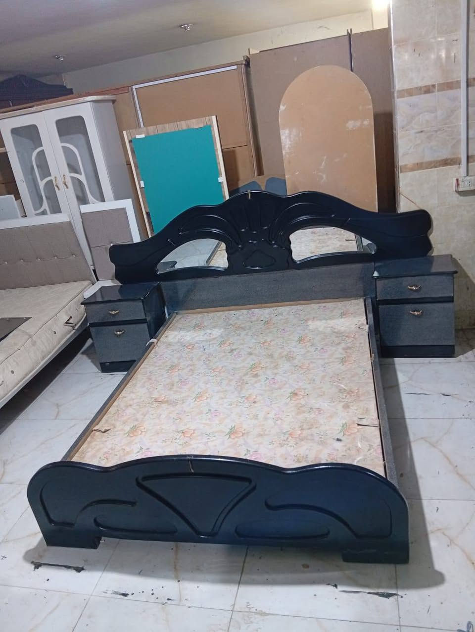 غرفه نوم تفصيل تتكون من 
١خزانه تفصيل ٦ بواب فك وتركيب خشب زان 
٢ تخت واثنين كمدينات 
٣ مرايا مكياج 
٤ علاقه تياب 
٥ العنوان قامشلي دوار الوحده باتجاه الجنوب جنوبي فرن الشام السياحي معرض محمود السعدون واخوانه ٠٩٨١٦٤٥٩١٧


**إذا كنت صاحب هذا الإعلان وتريد حذفه لأي سبب، رجاءا أرسل رسالة إلى الدعم الفني**