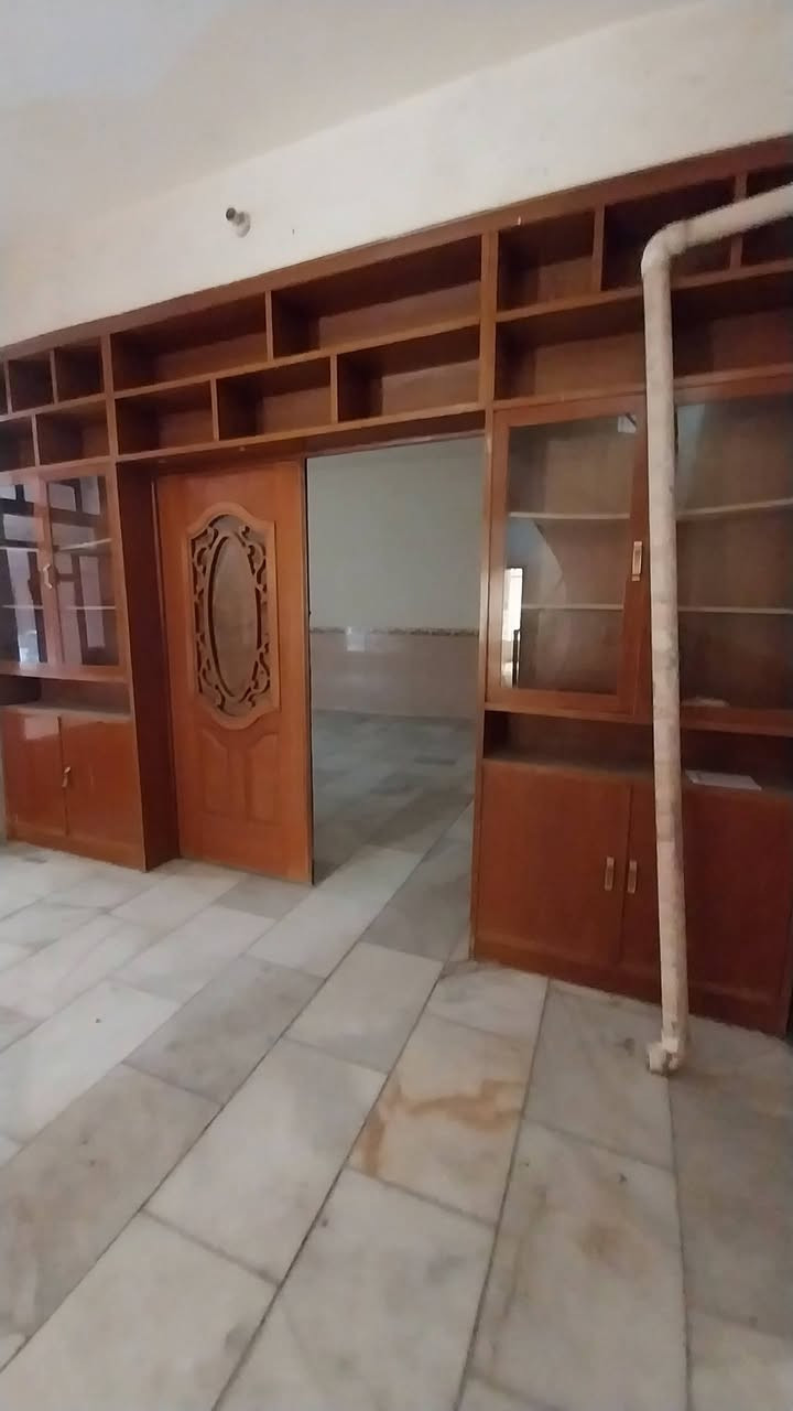 بيت للبيع في المحمودية حي العدالة قرب خلف محكمة المحمودية مساحة ١٣٣ متر يحتوي على استقبال ومطبخ وصالة داخلية ٣ غرف نوم وصحيات يحتوي على كافة الخدمات لإستفسار السعر ١٨٥ مليون
للإستفسار  الاتصال على الرقم 
*********** يحتوي على واتساب
