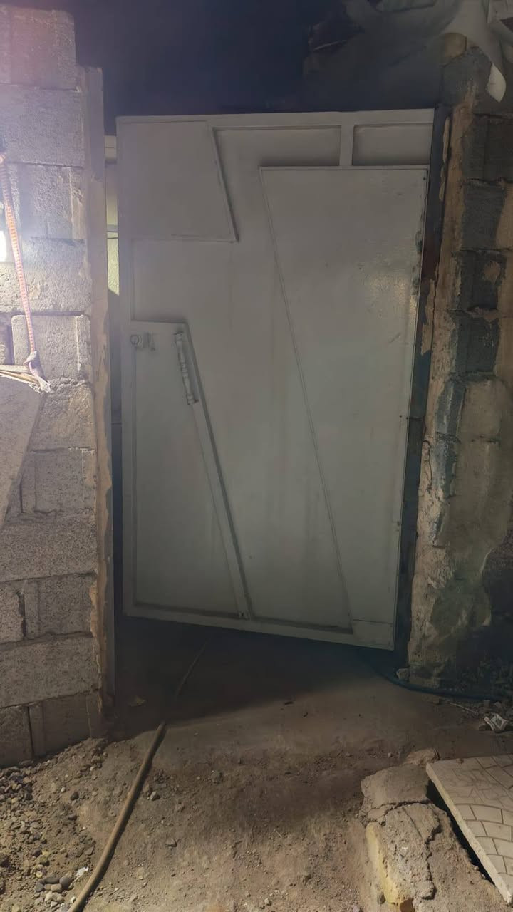 🏡 للبيع – بيت تجاوز مرتب وجاهز للسكن
يُعرض للبيع بيت تجاوز بمساحة 75 متر²، مرتب وجاهز للسكن، ولا يحتاج أي مصاريف إضافية.

مواصفات البيت:

غرفة نوم.

استقبال (صالة).

مطبخ.

حمام.

حوش مرتب.

✅ البيت جديد وكامل مكمل. ✅ الكهرباء متوفرة. ✅ الماء متوفر. ✅ المجاري جاهزة. ✅ جاهز للسكن مباشرة.

للاستفسار أو المعاينة، يُرجى التواصل على الخاص.***********

السعر 5,700وبي مجال للبيت كامل من كل نواحي. 
 
العنوان الشعلة الغربي فوج اطوارة
