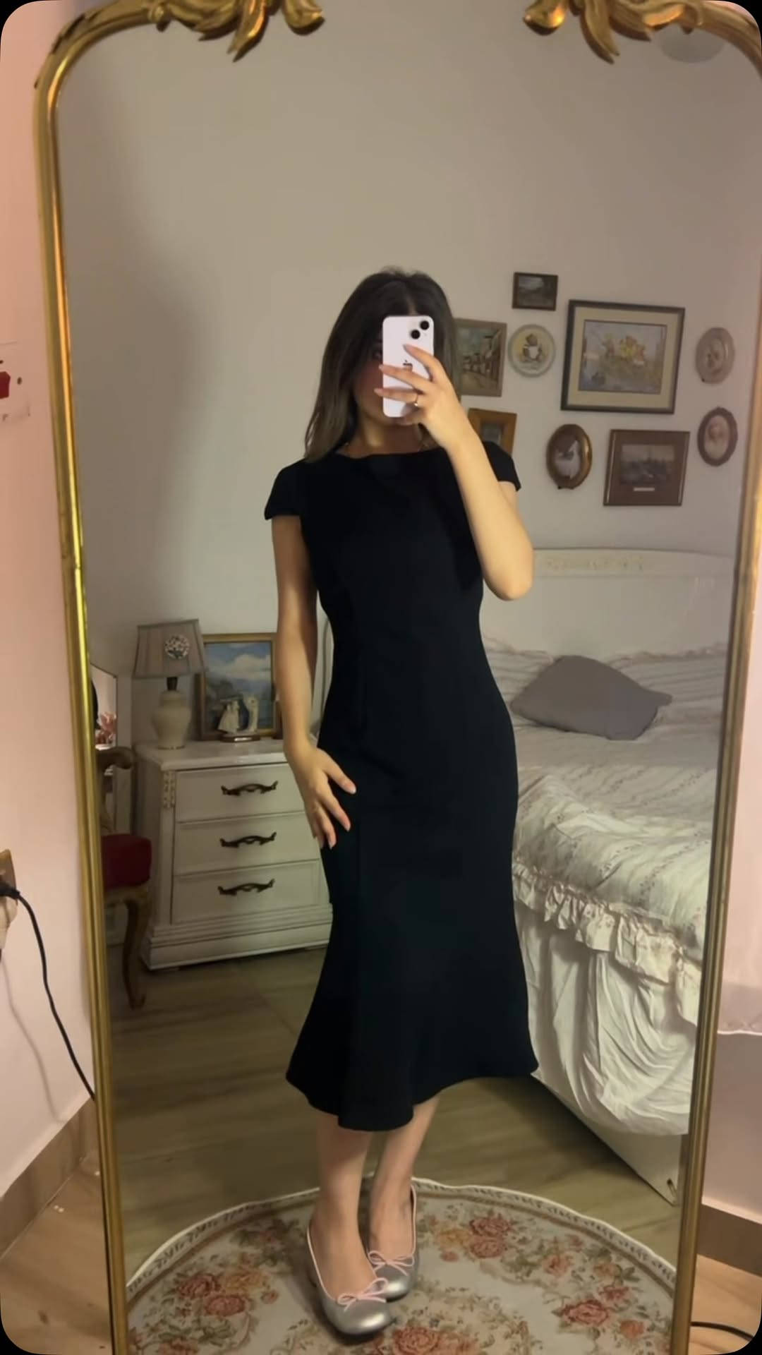 فستان اسود قصة ذيل السمكة fishtail 
S-m
45,000


**إذا كنت صاحب هذا الإعلان وتريد حذفه لأي سبب، رجاءا أرسل رسالة إلى الدعم الفني**