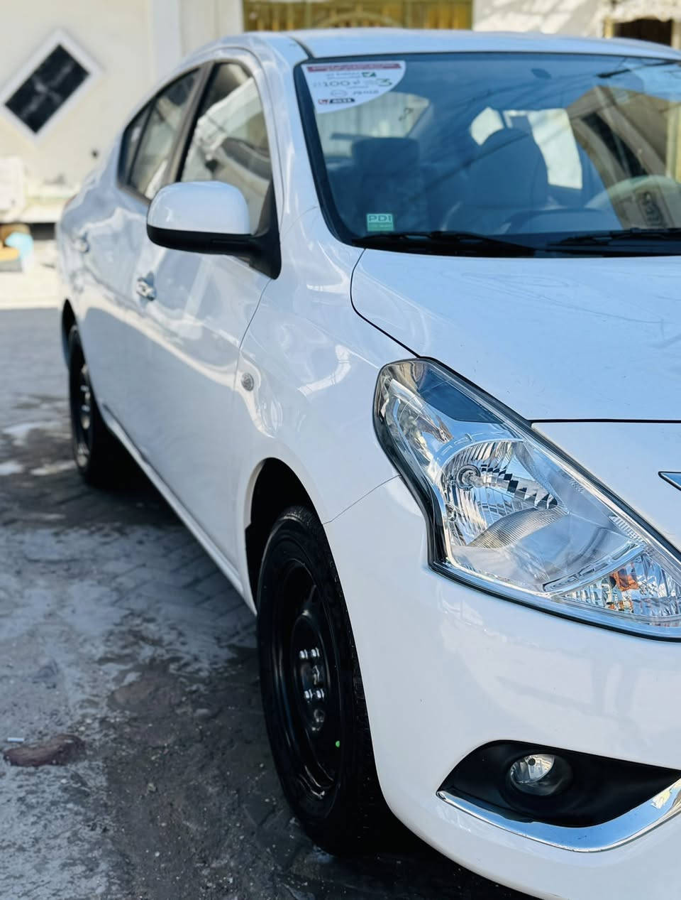 نيسان صني هندي ام ابليته زركه ضمان شركة السور مديل ٢٤ شاشة كامره خلفيه يدات نيكل دكم جام كهربائي ماشية ٢٠ الف رقم بغداد باسمي تحويل ثاني يوم بعدهي وضع شركة جديده واحلى من صور بيهه طخه صغيره مبينه بلصور وباقي كفاله عامه اسبير منازل جكها وكبات بعدهن بصندوك 
السعر ١٣٠$ وبيه مجال 
 مكاني بغداد ***********
