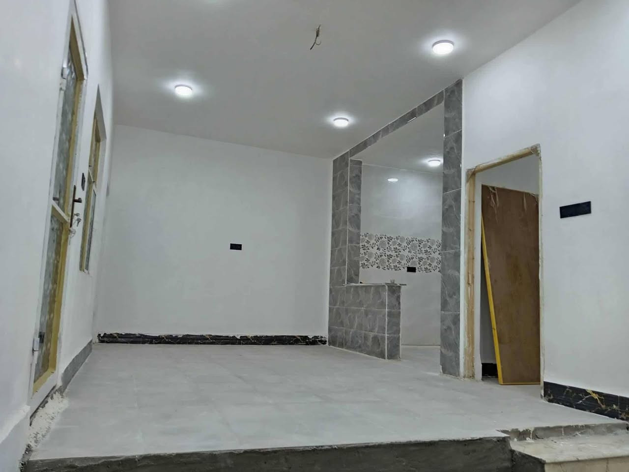 🔴دار  للبيع 🔴

💒نوع العقار :طابو زراعي سند ٢٥تحويل بسم المشتري بلطابو 

المساحة : 100متر مربع 

🕍موقع العقار :الديوانيه قضاء الشاميه المجمع الي  قرب سيد حبوب قرب شارع 30
تفاصيل البناء 
رباط ارضي كونكريت مسلح بناء طابوك سكف كونكريت مسلح يحتوي الطابق الأول على  غرفة  نوم وصاله وستقبال ومطبخ وصحيات داخلية وخارجية الطابق الثاني يحتوي على غرفه وصاله وصحيات وسطح كافة الخدمات 
   
《 متوفره ماء كهرباء مولده تبليط اناره ليليه قريب على مدارس 
                          《السعر50مليون
    
                                            للاستفسار الاتصال على 
***********
