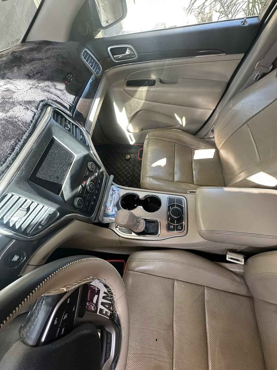 من رخصت لادمن  
سياره جيب لاريدو خليجي لمتدد 2018
رقم بغداد ماشيه 85 بنوراما جنطه كهرباء 
كشنات خزن للعلم سياره شخصيه بس ع ايد وحد لايت زنون عالي ناصي تدفئه تبريد كشنات بعد معروفه مواصفات الجيب المتدد 
ملاحضه / لسياره مبدل بستم 14علمود الدوانز وتاخذ بانزين عادي 
بيه جاملغ صفحت العبري مصبوغ اثر شخوط ولباب الخلفي نفس الجه بي رشه بصيطه بل كنر يعني مو لباب كله 
اما الباقي كفاله 
تخم تاير جديد حداديه نضافه 100/90 
دواخل نضيفه واحله من الصور 
سعر السياره 285وبيه مجال  

***********
