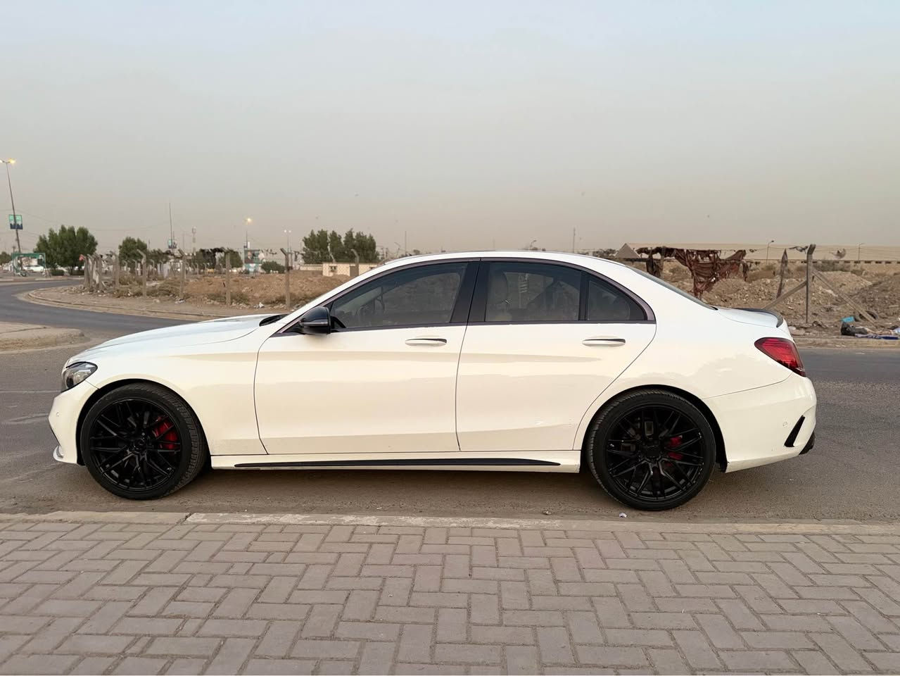 مارسيدس c300  2021 
للبيع 
رقم اربيل سيارة باسمي تحويل ثاني يوم
الضرر قطعتين 
مواصفات فتحه 
بصمة تشغيل بصمة ابواب 
مقاعد تدفئة 
رادارات 
تنبية الاصطدام الامامي
وباقي المواصفات العروفه 
السعر 295 ورقه
رقم الهاتف *********** بغداد, العراق
