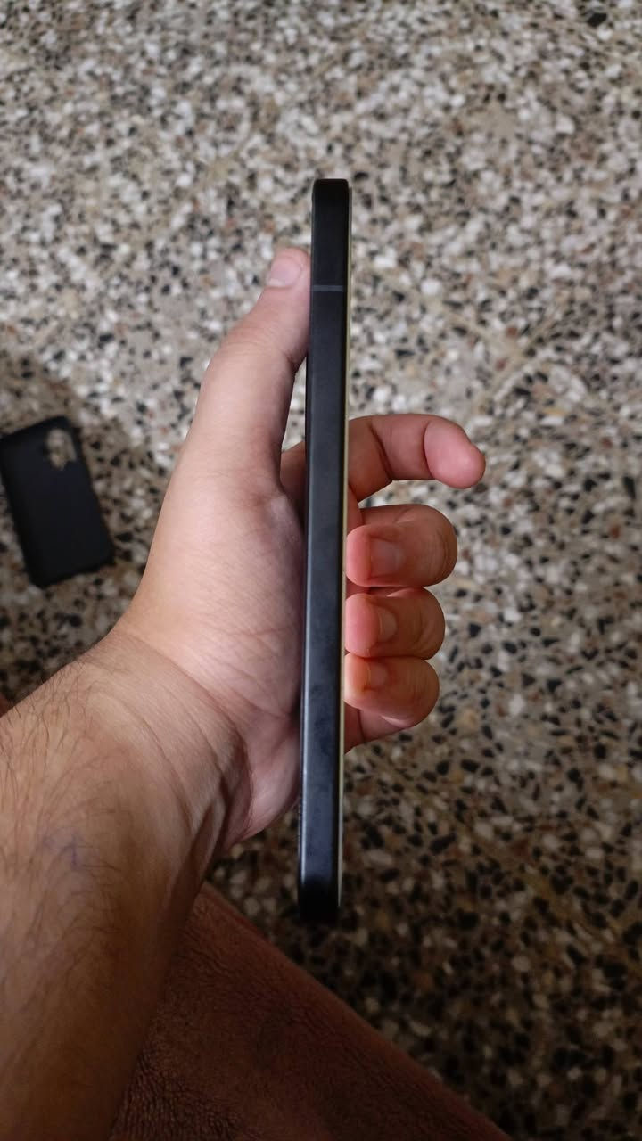 سلام عليكم بوكو F7 ذاكره 512 جهاز مكفول كفاله عامه يعتبر هستوه مفتوح من كارتونه ومشحون 7 مرات جهاز جديد فقط مفتوح من كارتون علما انه سعر جديد 645 وجهاز يخبل ويفعل 1200 فريم بكل الالعاب شخط واحد ما بي عندي توصيل لجميع محافضات عراق رقم *********** واتساب فقط
