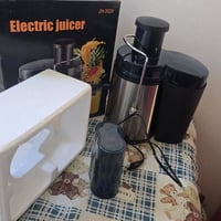 1- اوفن للبيع جديد استخدام قليل مع ملحقاته السعر 50الف 2- معصرة فواكه ...