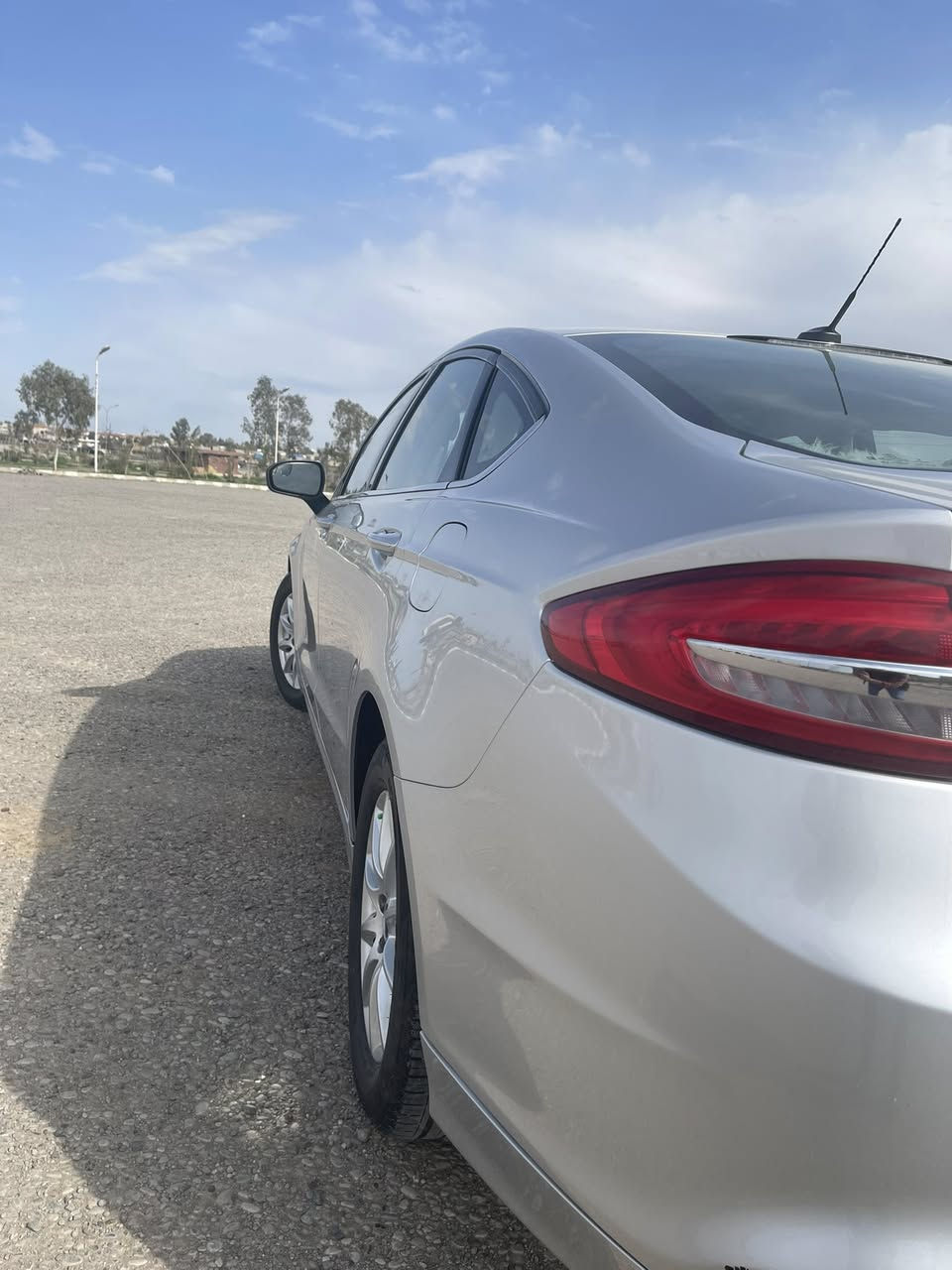 فورد فيوجن 2017 للبيع 
صور الحادث موجودة فقط بونيد 
بدون دواخل
مواصفات s
ماشية 170 كم 
باسمي شرط التحويل ثاني يوم 
السعر ١٢٠ $
***********
