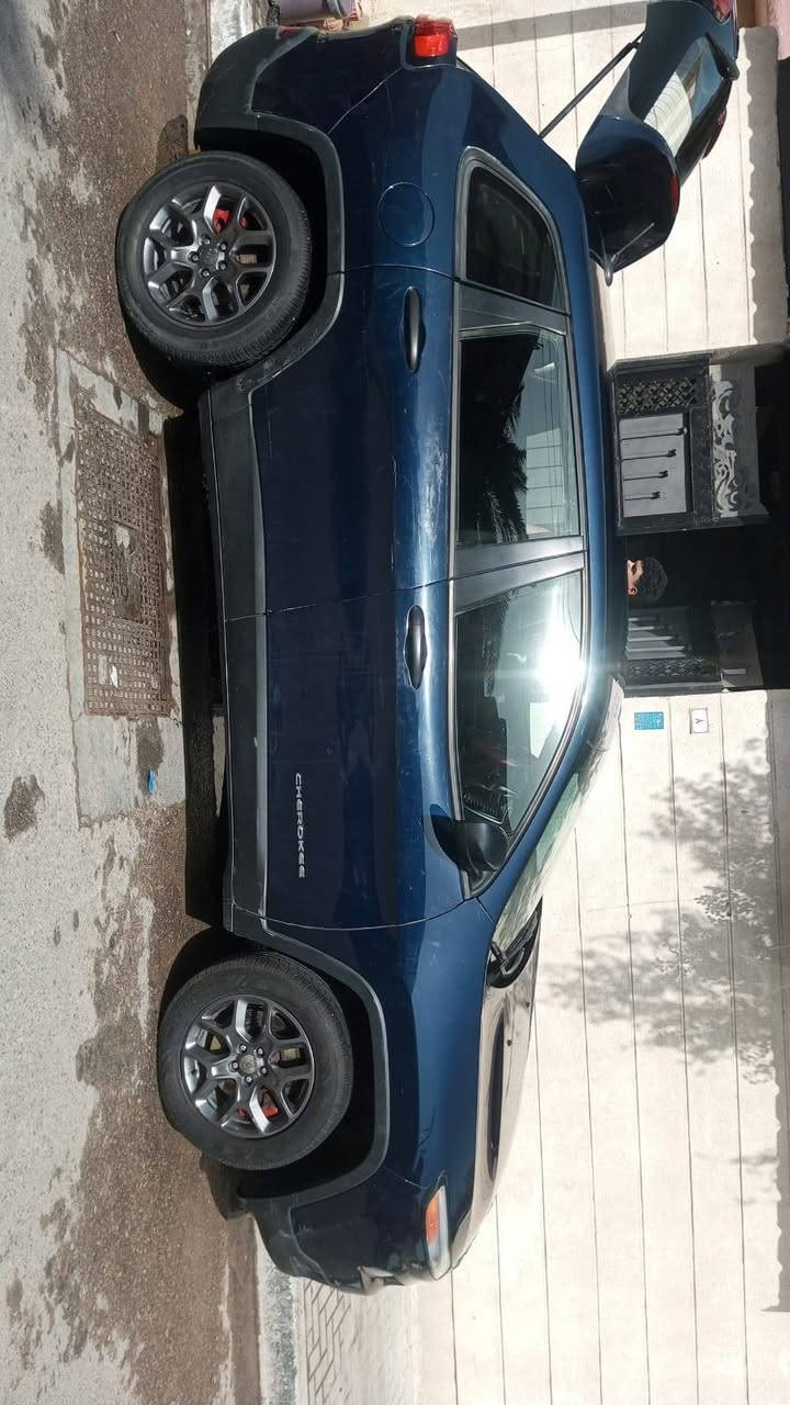 سياره جيب بزون للبيع نضيفه استعمال بيت موديل 2016 
سعر 115 
رقم راعيها 
***********
*********** 
بصره
