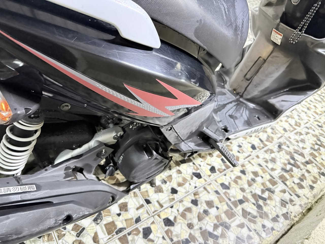 سلام عليكم للبيع دراجه جيتي ار دراجه خمسينيه ام الشرايط ويلات رياضي لون ابيض سبايدر ابيض لايت زنون سماعه سبيكر مرايات شركه كلج رياضي خرز رياضي شلعه ومعدل شك الكاع للاستفسار *********** سعر خاص
