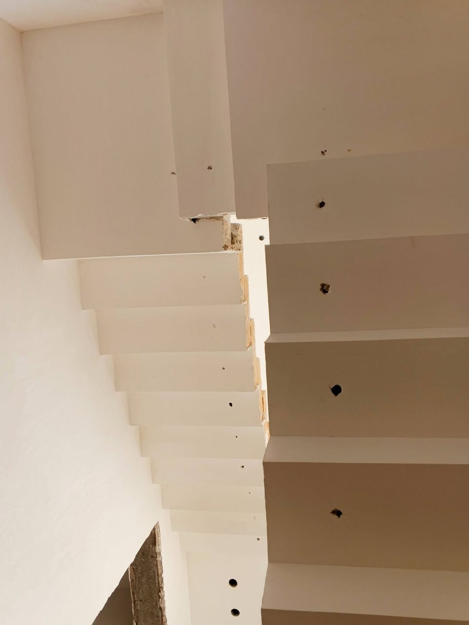 تحية طيبة معطرة تم انهاء اعمال البياض لمنزلين بمنطقة المنصور  حسب المواصفات الهندسية المطلوبة بالليزر وشكرا  ابو سلام ***********
