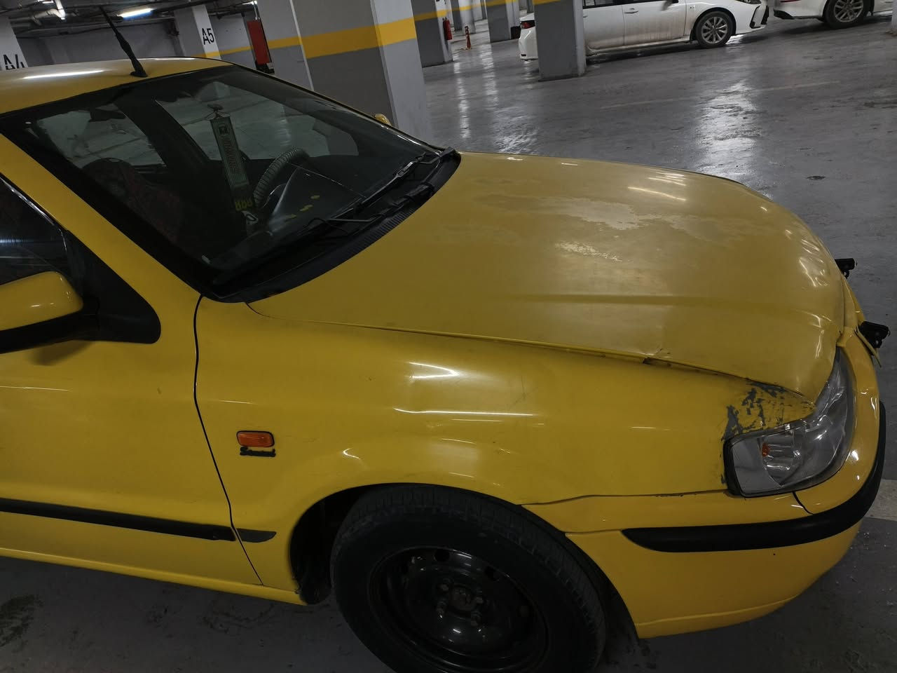 السلام عليكم سمند موديل ٢٠٠٩  اجره رقمها بغداد باسمي بيها طخه بلصندوك موضحه ب الصور والخشم الجاملغ عكس السايق حداديه نص عمر خلفي امامي تايرات خلفي جديد امامي نص عمر كير مكينه مكفولات كلج مكفول سنويه ساقطه ب ٢٤ شهر العاشر كهرباىيات كلها شغاله ٣٥ وبيها مجال بسيط ترايك وين متريد 
*********** مكاني بغداد حي الجهاد
