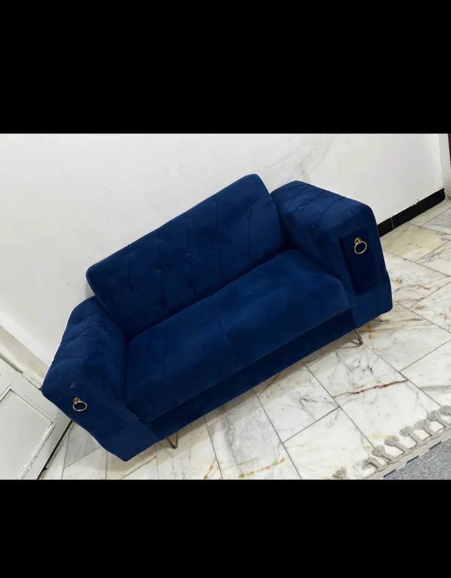 عندي هذا التخم سبع مقاعد وحده ثلاثيه وحده ام الثنين وياهن كرسيين
السعر 80
***********
