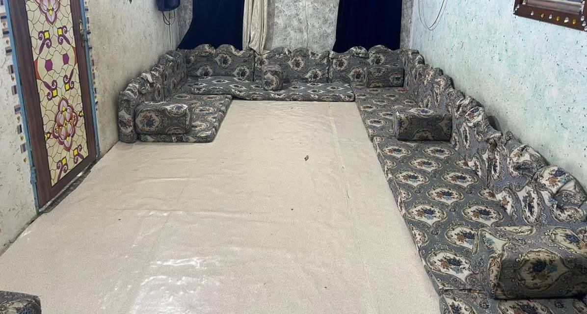 السلام عليكم عندي كعده عربيه نضيفه ب 150وبيهه مجال العنوان البصره  للاستفسار واتساب رقم ***********
