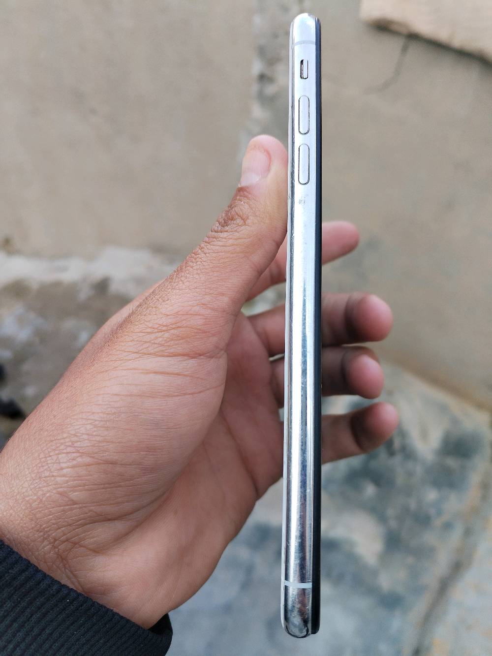 سلام عليكم البيع اكس ماكس بدل بطاريه وشاشه شاشه اصليه ضهرر مكسور 