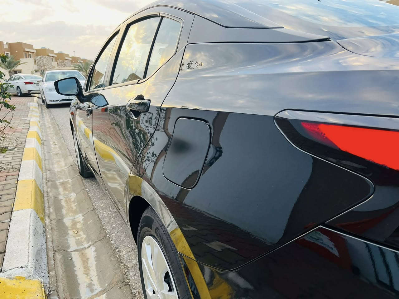 نيسان فيرسا أمريكي
موديل 2023 
مواصفات S 
رقم سليمانية 
بدوان دواخل بدون ايرباك 
صندوق صبغ فقط الباقي مكفول بچم كبس .
 . ***********
