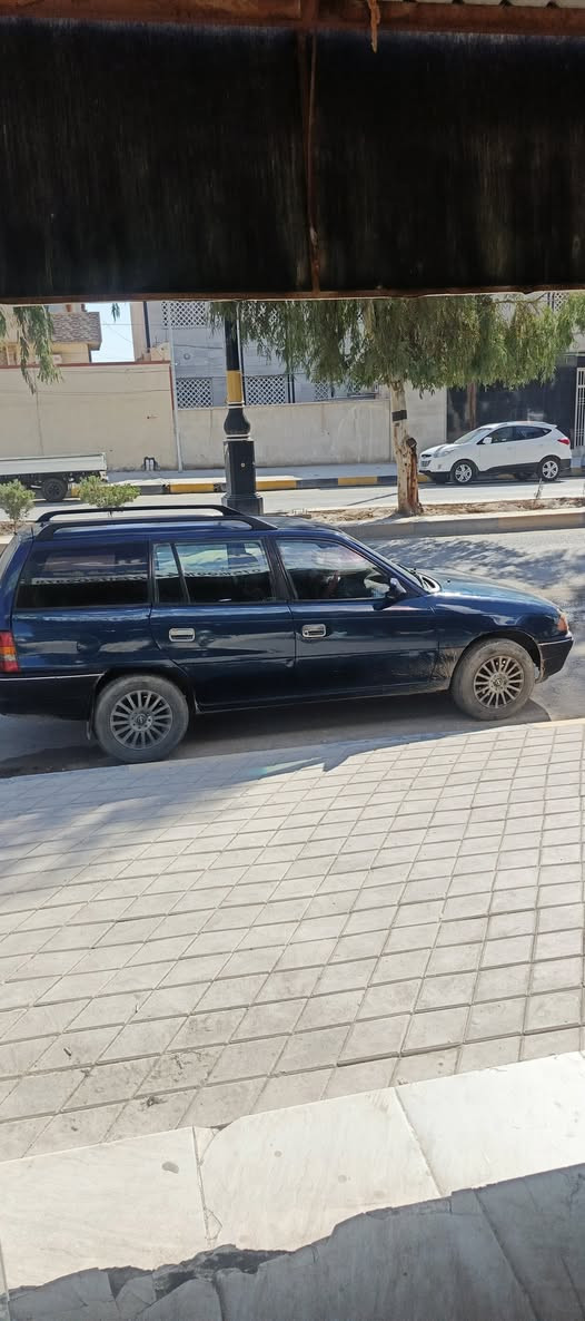 سلام عليكم
استره استيشن   موديل ١٩٩٣ 
 رقم بغداد مستره بسمي 
حجم ١٨ 
سنويه لحد ٢٠٣٠ 
مكاني موصل تلعفر 
 سياره نضيفه 
 ***********
