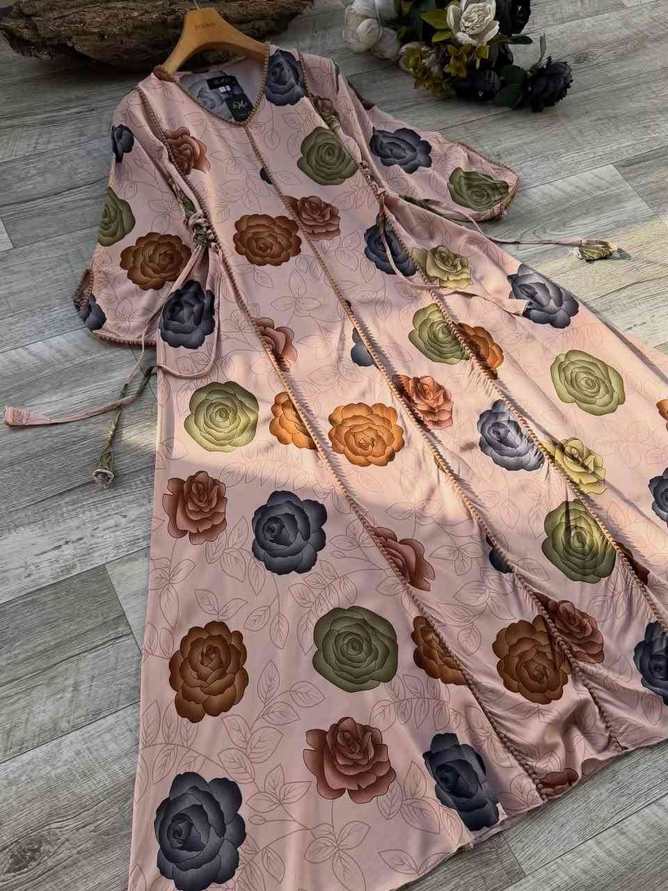 #تكــــــــــرااارر_جمااااال_العيـــــــــد_____وووووصـــــــــــل
#دشداشة كشمير بنعومة فاخرة ✨
لون راقي وتطريز ناعم يبرز الأنوثة بذوق هادئ🌸🦋
قصة مريحة مع شدّة خصر تعطي شكل أنيق ومرتب🐅🙂
القياسات _2xl_3xl_4xl_5xl🙂🤍
#سعـــــــــــــــــــــر15
يوجد توصيل داخل المسيب الفين دينار 
يوجد توصيل محافظات


**إذا كنت صاحب هذا الإعلان وتريد حذفه لأي سبب، رجاءا أرسل رسالة إلى الدعم الفني**