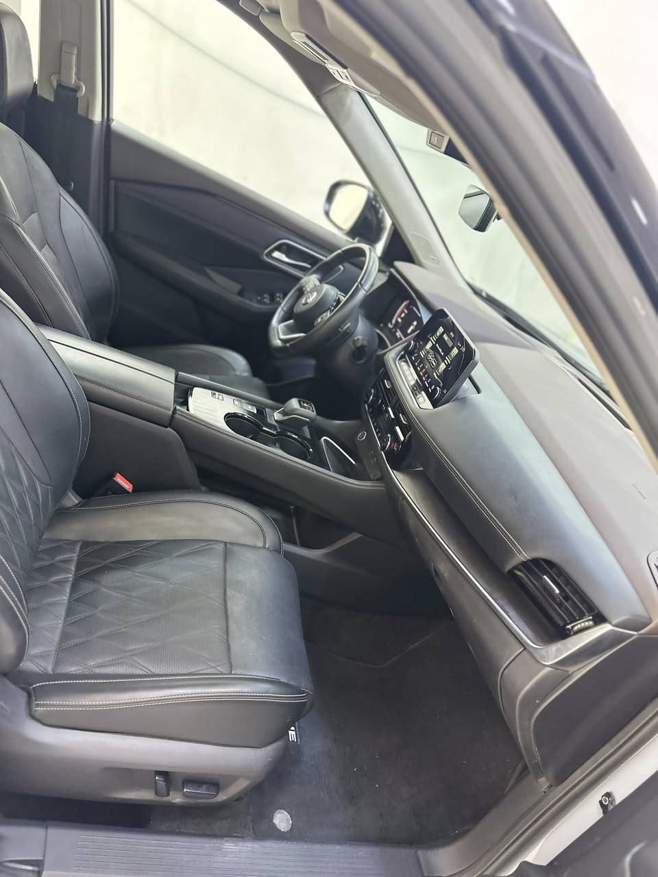 السلام عليكم للبيع موديل 2022 حادثهه بنيد وجاملغ فول السيارة واحد ع واحد 3 بستم رقم بغداد السعر 200 وبيهه مجال للاستفسار الاتصال على الرقم (***********)(***********)
