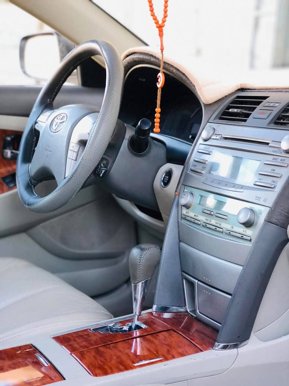 السلام عليكم للبيع اوريون 2009 فول مواصفات فتحه برده خلفيه كشنات جلد بصمه حساسات خلفيه+اماميه مكفوله من الصبغ ومحرك وكير 6سلندر 3500 بسمي السياره تبريد ثلج السعر 130 بيها مجال بسيط المكان الفلوجة للأستفسار ***********
