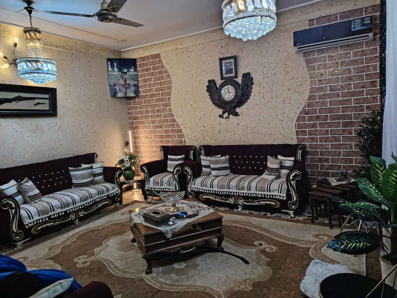 سلام عليكم
عقار للبيع 250متر قاطين طابو صرف ركن 

العنوان : منطقة الالفيين شارع المدارس الي نازل من البانزين خانة على شارعين 20 متر 
ملاحظة : هذه البيت فرصه استثمارية تكدر تسوي 8 محلات اضافة للبيت ايجاره اكثر من مليون تقريبا ...

للاستفسار:***********
مكتب الياس للاستثمار العقاري/  شارع المحكمة
