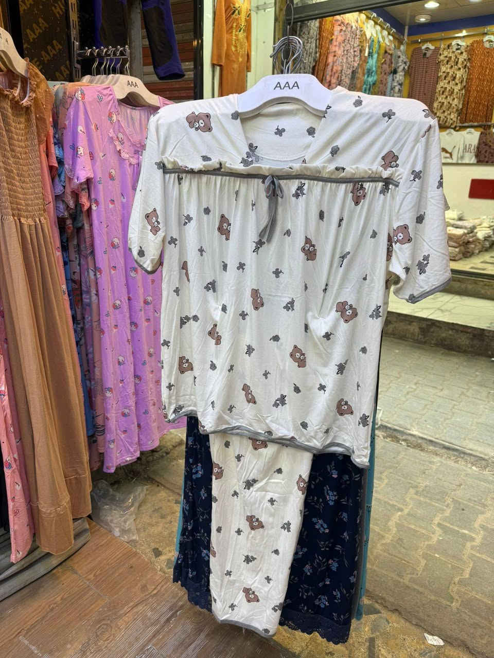 🔥 عرض خاص ومميز 🔥
 تراك نسائي خامة قطني عالي الجودة 👌 سعر الدرزن فقط 66 الف 💰
 كل موديل متوفر بـ3 ألوان 🌈
أقل طلب نصف درزن من كل موديل
 📦 وعند طلب 3 درازن التوصيل مجاني
 🚚 عنواننا: شورجة قرب البنك المركزي، شارع تحت التكية، عمارة النعمان زين العابدين العسكري 📍 للتواصل والطلبات عبر الواتساب: *********** 📲 لا تضيع الفرصة وخلي طلبك هسه قبل نفاذ الكمية 🔥
