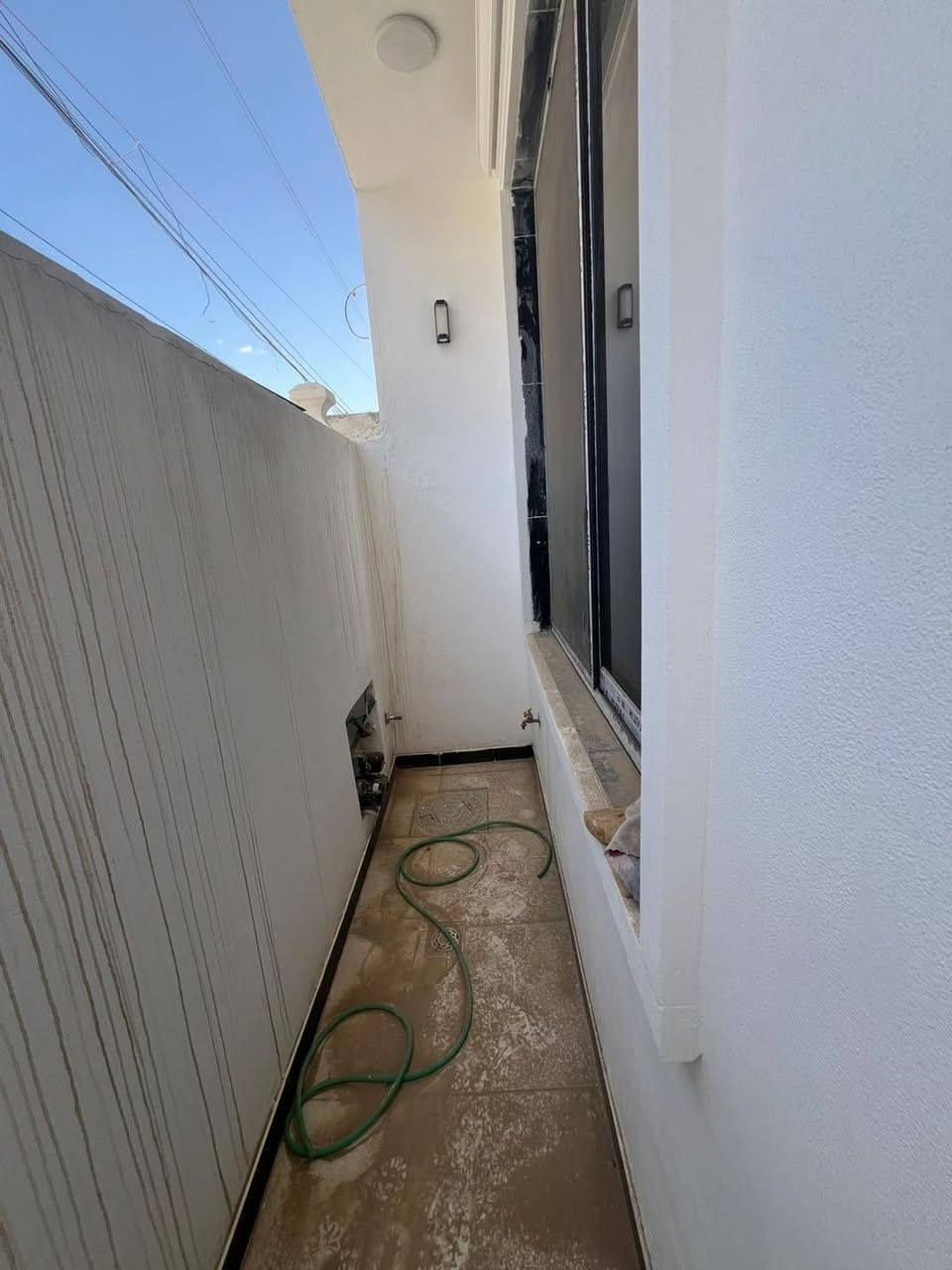 مشتمل 50 متر للبيع 🏠

الواجهه 5 متر 
نزال 10 متر 

بناء حديث 2026 💥

مدخلين 
يحتوي على صاله ومطبخ وصحيات عدد 2 
و 3 غرف نوم 
البيت 3 طوابق 
الغرف نضام سويت 

العنوان :: حي الجهاد :: المخابرات :: خلف جامع محمد رسول لله مربع 
منطقه راقيه وهادئه جدا😍🔥

السعر والاستفسار الاتصال *********** مكتب الشهم للعقار ..توجد عروض اخرى بمساحات مختلفه📞📞🏠
