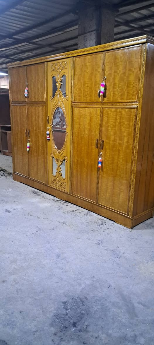 كناتير صاج داخل وخارج سعر الكنتور خمسه باب 375بيه مجال قليل  وكنتور ثلاثه باب 275وبيه مجال مكان لامين ثانيه يوجد توصيل [***********]
