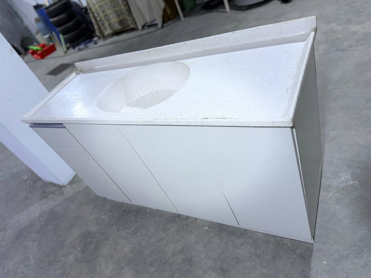 کەوەنتەری داری mdf
زۆر کەم بەکار هاتووە تەنانەت شوختیشی نیە 
٧٥٠ هەزاری پئ دراوە 
بای ٤٥٠ هەزارە لۆک لۆک 
٣ مەتر بە مەتر و نیو سنگەکەی 
لە چەمچەمال 
***********+فایبر +وتس ئاب

***********
Vip
