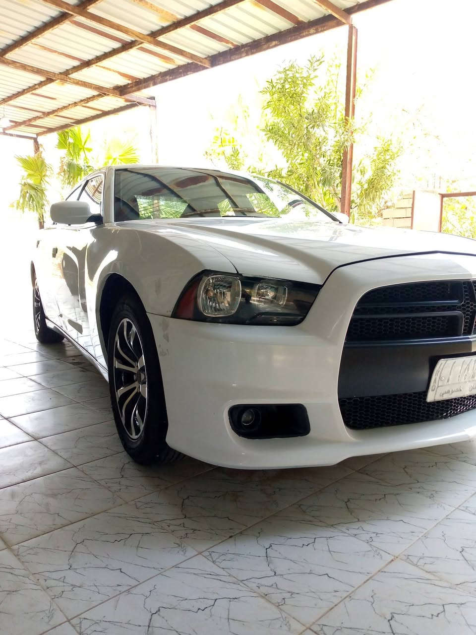 سلام عليكم للبيع جارجر موديل 2013 سنويه وارقام جدد انكليزي مكينه وكير كفاله حادث جاملق وبنيد جهة السايق السياره بوليسي حجم المكينه 3600 كير تعليگ السعر 145 وبيها مجال العنوان البصره قضاء القرنه بني منصور ***********
