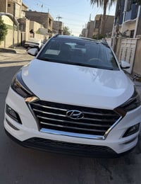 توسان فول موصفات مكفوله ماشيه ٤٩ السعر ب ٢٢٠ وبيه مجال  ٠٧٧١٣٩٨٥٣٧٥