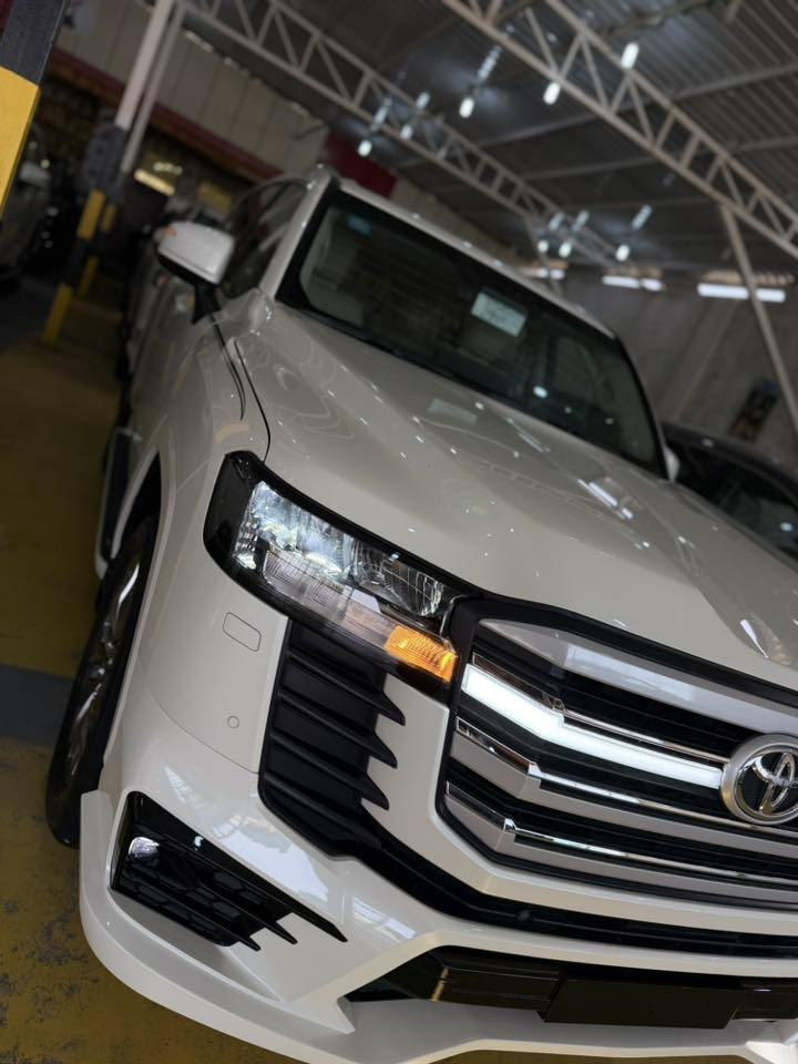 يعلن معرض بيت شريجي👑 عن وصول تويوتا لاندكروز limited ساز sas اصلي ضمان وباركود 
2024ماشيه 24 الف  حقيقي شرط الفحص لسياره مرقم بغداد فول شاشات وتطبيق  لمتد مكفوله نستقبل بيع او مراوس العنوان كوت حي لحكيم 🧿
#تويوتا_ لاندكروز_2024 gxr limited✈️
اللون: ابيض white
عداد المسافات24km
المواصفات:  رقم بغداد فول مواصفات ١/١
شباك لد
سلايد(فتحة قمارة)
كراسي جلد اصلي(بيجي)
كراسي اثنين كهرباء
تبريد خلفي شاشة
شحن الهاتف لاسلكياً
ثلاجه
كروس سرعة 
خمس بصمات
فول تحكم استيرن(جهتين امامي+جهتين خلفي)
شاشة عرض الاعطال
صندوك كهرباء(شفط)
فتح صندوك تلقائيا  
دبل كير(عادي+اوتوماتيك)
ناقل حركة ٨ نمر
دبل حساس(امامي+خلفي)
نظام تحكم بمستوى الضوء الداخلي
مانع تزحلق
نظام فتح الابواب لاسلكياً
فور ويل
شاشة امامية كبيرة اصلية
شاشات خلفيه تطبيق 
كامرة خلفية اصلية
تشغيل عن بعد
دوسات كتابة landcruiser
اشارة بالمري
مري كهرباء(شفط)
لايت عدسة زنون(عالي+ناصي)
لد امامي
#ويل_20_الجديد_كليا
#سستم_صوت
مدخل
CARPLAY
‏BLUETOOTH 
‏AUX
‏I POD
‏USB
‏CD
سعرها 725 وبيها مجال 
للاستفسار الاتصال بِنَا على الأرقام التاليه

  حسنين ‭0771 508 5598‬ واتساب او اتصال
