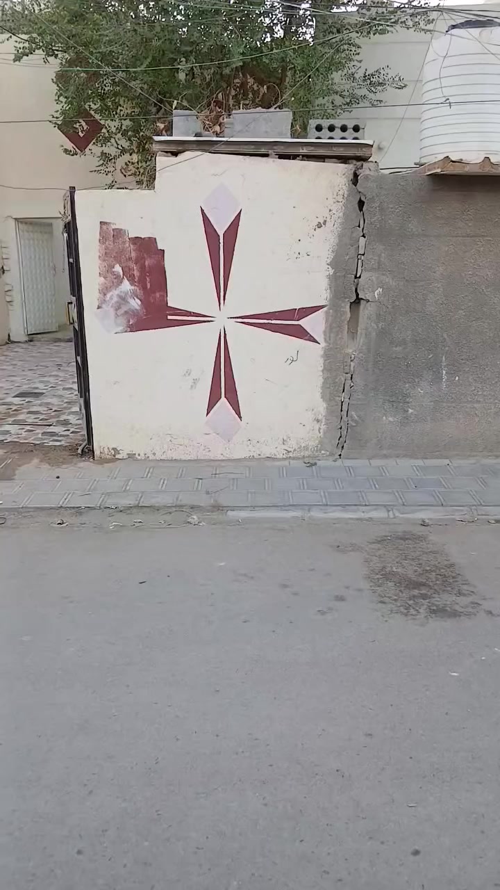 السلام عليكم ورحمة الله وبركاته....#تم_تخفيض_السعر
اللهم صل على محمد وآل محمد...🏠🏠#موقع_مميز_جدا
♦️دار للبيع طابو صرف المساحة ١٠٠م٢ تحويل سند مباشر بأسم المشتري والبيت فارغ وجاهز للسكن مباشرة..

♦️ البناء طابوق والسقف عكاده يتكون البيت من غرفة نوم وصالة واستقبال ومطبخ وصحيات داخلية وخارجية مع كراج سيارة كبير وحديقة امامية..

♦️ خدمات كاملة ماء وكهرباء ومجاري وتبليط مباشر امامه وقريب من الاسواق والمدارس والمستوصف ويبعد عن شارع السيدة زينب ع تقريبا ١٥٠م

♦️يقع في كربلاء الحسينية العطيشي حي الشرطة مقابل القطاع الصحي قرب المولدة ..

♦️السعر المطلوب ٧٠ مليون والتفاوض مع صاحبه المباشر..

♦️للاستفسار مراجعة مكتب عقارات الريتاج في كربلاء الحسينية حي الرسول خلف الدفاع المدني مقابل مجمع الانباري
  أبو ريتاج ألاماره ***********/ ***********
   صباح العبيدي    ***********/***********
ملاحظة الاتفاق يكون مع صاحب العقار مباشرة بدون وسيط.
