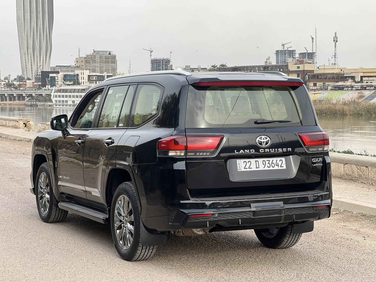 سلام عليكم
لاندكروز 2024 GXR بريم
لمتدد كفالة عامه مغلفه PPF  بالكامل 
ماشية 26 الف رقم اربيل باسمي تحويل او وكالة 
محرك V6 تنفس طبيعي 4000
عنواني بغداد القادسية 
سعر 695
هاتف ‭0777 485 9880‬
