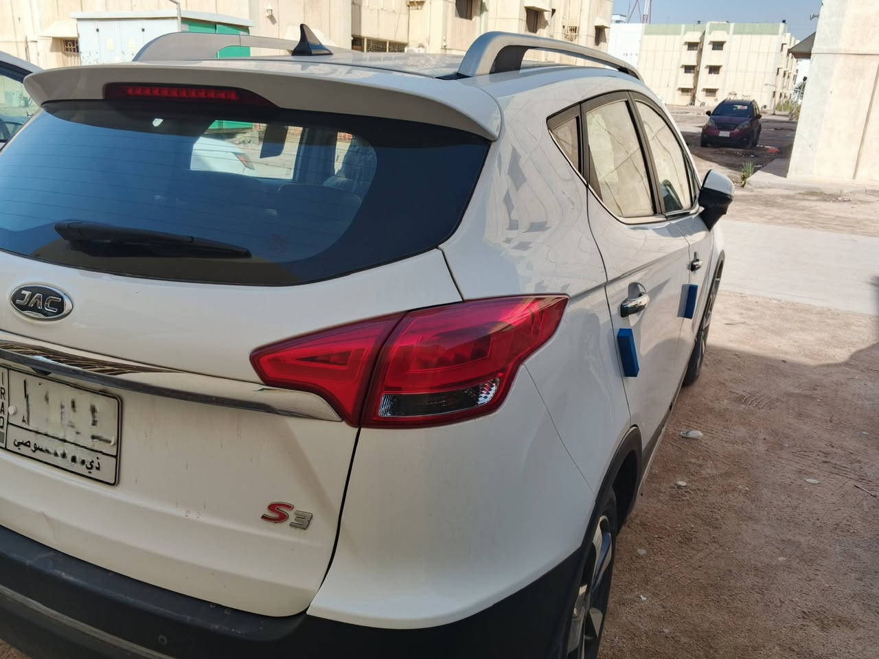 السلام عليكم
للبيع سياره  جاك جي اس 3 / 2021
JAC js3 2021
ماشية 66 الف فقط 
محرك 1500 تنفس طبيعي 
لون ابيض
فتحة بالسقف
كاميرا أمامية 
كاميرا خلفية
كاميرات 3D محيطية 360 درجة 
مرايا جانبية كهربائية
نوافذ كهربائية
وسادة هوائية 
حساسات أمامية وخلفية 
Abs نظام 
مري شفط
نظام مانع السرقة 
التحكم الالكتروني في الثبات
مقاعد تدفئة
مثبت سرعة 
قيادة في الوضع الثلجي 
شاشة تدعم ابل واندرويد .... السيارة فقط بيها  رصعة بسبب ستوته رجعت عليها وكذلك رصعة قرب الصندوق مرجعها على البارد ...الباقي مكفول 
السيارة بالبصرة تكمل إسقاطها الشهر الجاي بالتحديد شهر الثالث 2026 وتتحول حرة بالرقم باسمك مباشره... السيارة جديده بمعنى الكلمة احلى من الصور وبها هواي مواصفات اخرى ..
السعر المطلوب 88 ورقة وبيها مجال قليل 
للاستفسار ***********
***********
ابو عباس
