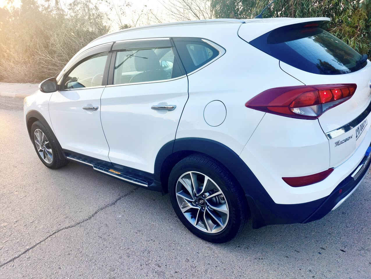 #اللهم_صل_على_محمد_وال_محمد
توكسان موديل ٢٠١٨
وارد خليجي كوري 
رقم بغداد مشروع وطني
لد امامي نهاري
ثلاث مودات قيادة
اشاير بالمري وشفط 
مكينه ٢٠٠٠ دوش
شاشة كبيرة وكأمرة خلفية 
سايد بريك بالرجل 
تبريد قطعتين امامي خلفي 
سيارة مكفولة من الضربة والصبغ بيها بارد قليل موضح بالسونار وجاهزة من كلشي السعر ١٨٣ ورقة بيع او مراوس حسب القناعة مكانها بالكوت مركز محافظة للاستفسار ***********
