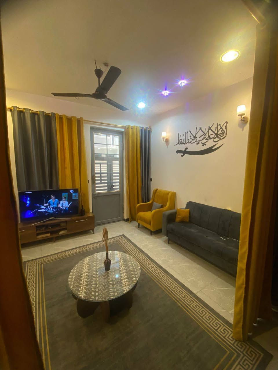 50 متره( طابقين ونص )
يصلح 3 طوابق
سطح 2 + مخزن كبير 
غرف 2 + حمام 2 
سيراميك حمامات اسباني 
الارضيه بورسلين 60×60 ايفا 
(كهربأء حراري ضمان )
( بورد نضام حمايه وسلكتر )
نقاط كهرباء ضمان 
حديد تزكام مليمين ونص 
باب مدخل 280 ارتفاع بدون ملحق نضام تركي 
الغرف نضام تبريد (دكتات مخفي )  
مواد الماء ..امل الشريف 
رباط وسقفين نزالات (مخده )
صب مركزي بم C35..وليس خباطه
صبغ واجه جوتن ضمان 
بناء قبل 9 اشهر
واجه 5 نزال 10 الوحيد بلمنطقه وجه 5 
اثاث درجه اولى جديد شرط 
 يباع مع الاثاث او بدون 
  شارع 10 متر تبليط
115 مع الاثاث 
105بدون الاثاث 
البيت شرط درجة اولى 
سعره سعر البيوت السوكي 
🤚مجمع الزيتون النموذجي فرع حسينية علي تومان الزاملي 
الموقع جدا ممتاز علحولي مباشرتآ
قرب قاعة سوفانه. 

الاستفسار اتصال واتساب
***********
***********
