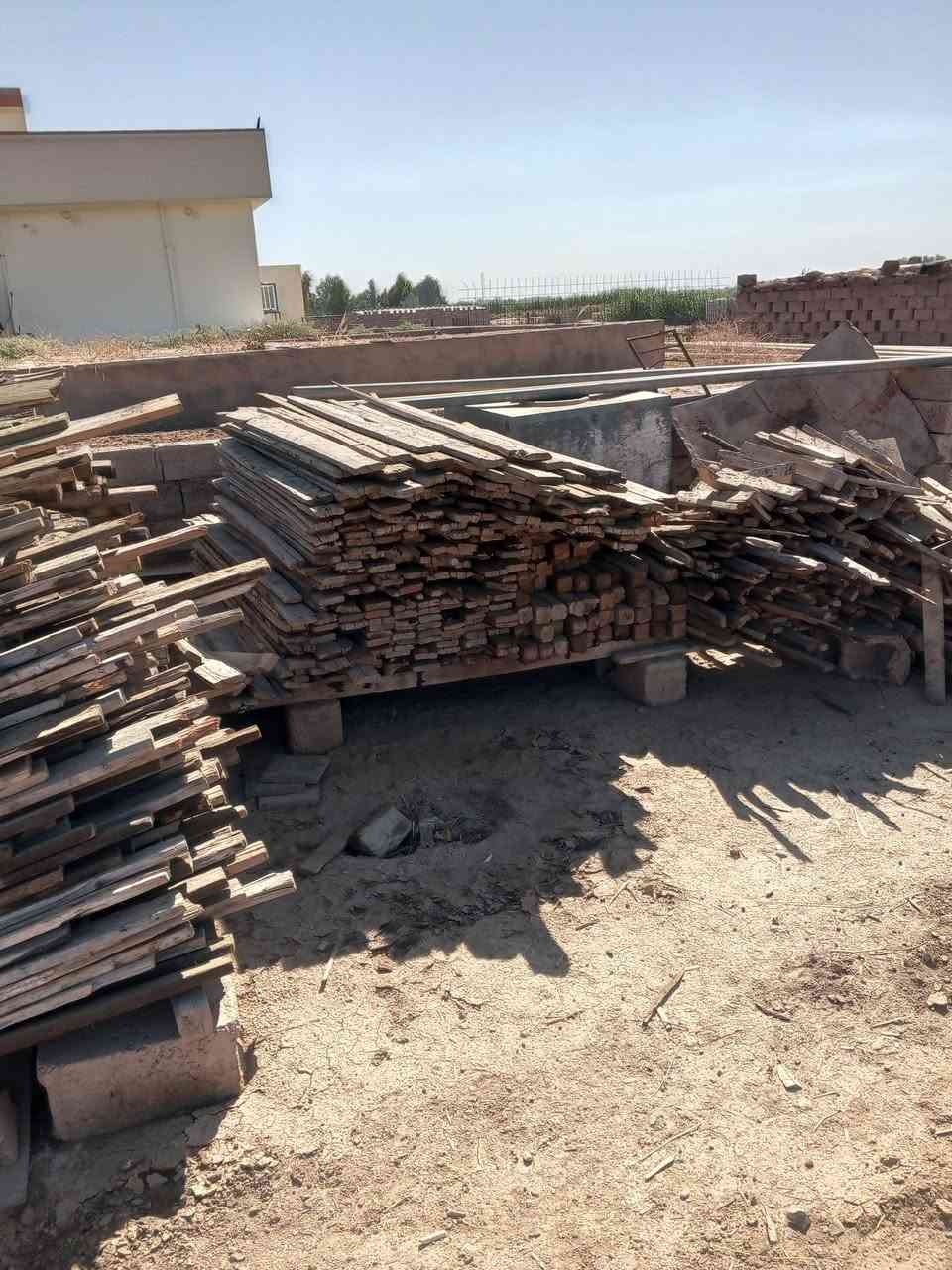 قالب للبيع ينجر.200متر.سطح رباط تقريبا 16مكعب لوحة 25روسي حشب مشتغل مرة.وحدة.بعدة.جديد او بي ما مشتغل ولا شغلة  الاستفسار.***********
