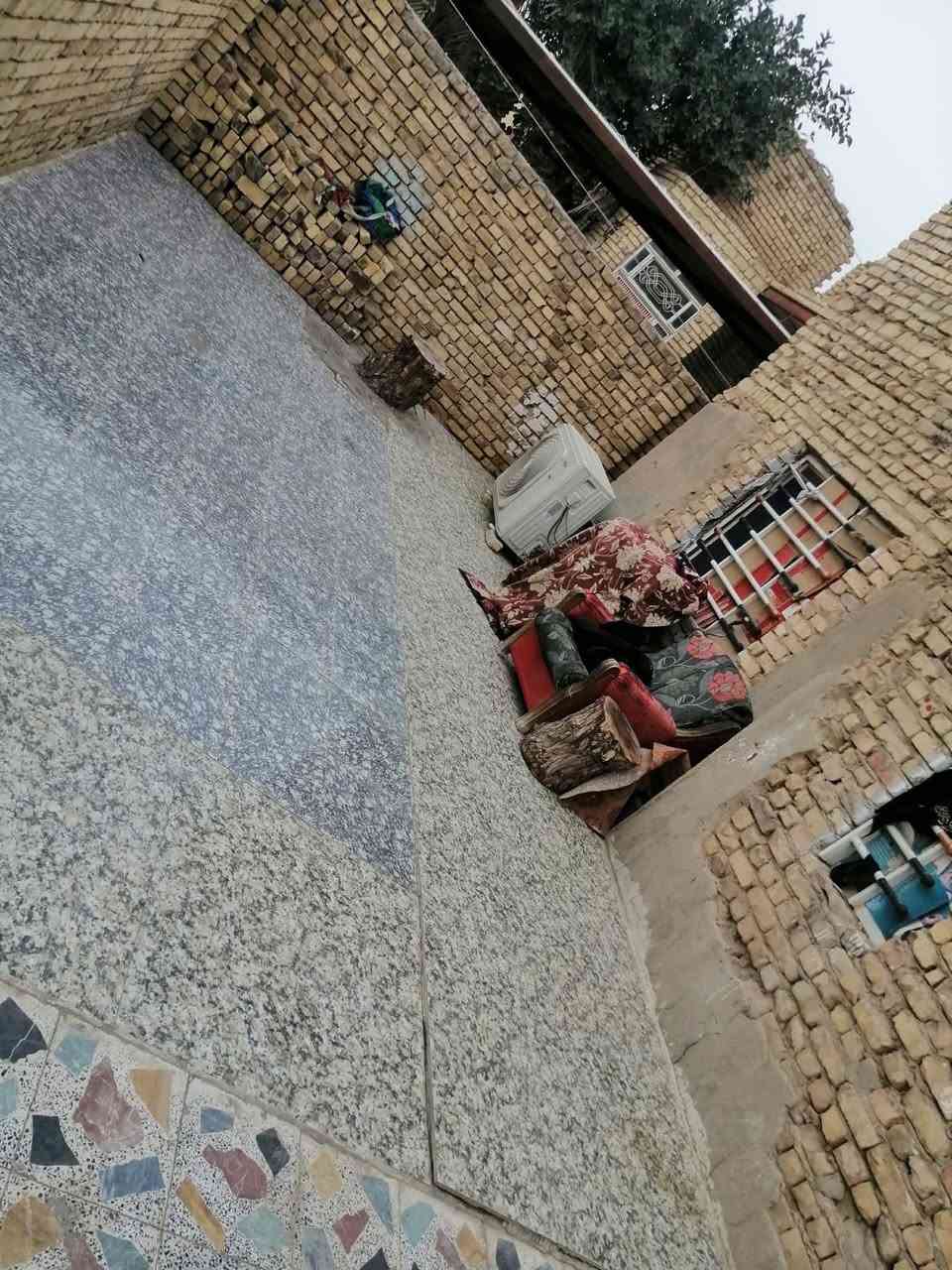 بيت للبيع حي العسكري مقابل باب الكليه الخلفي  قاطين المساحه 270 طابو بسمنه يتكون ديوانيه وهول وصاله مطبخ صحيات غرف 3 جوه و3 فوك صاله فوك صاله جوه مطبخ فوگ مطبخ جوه حديقه كاشي وسطح كاشي بي سطحين صحيات عدد3
السعر 140. للأستفسار ***********
