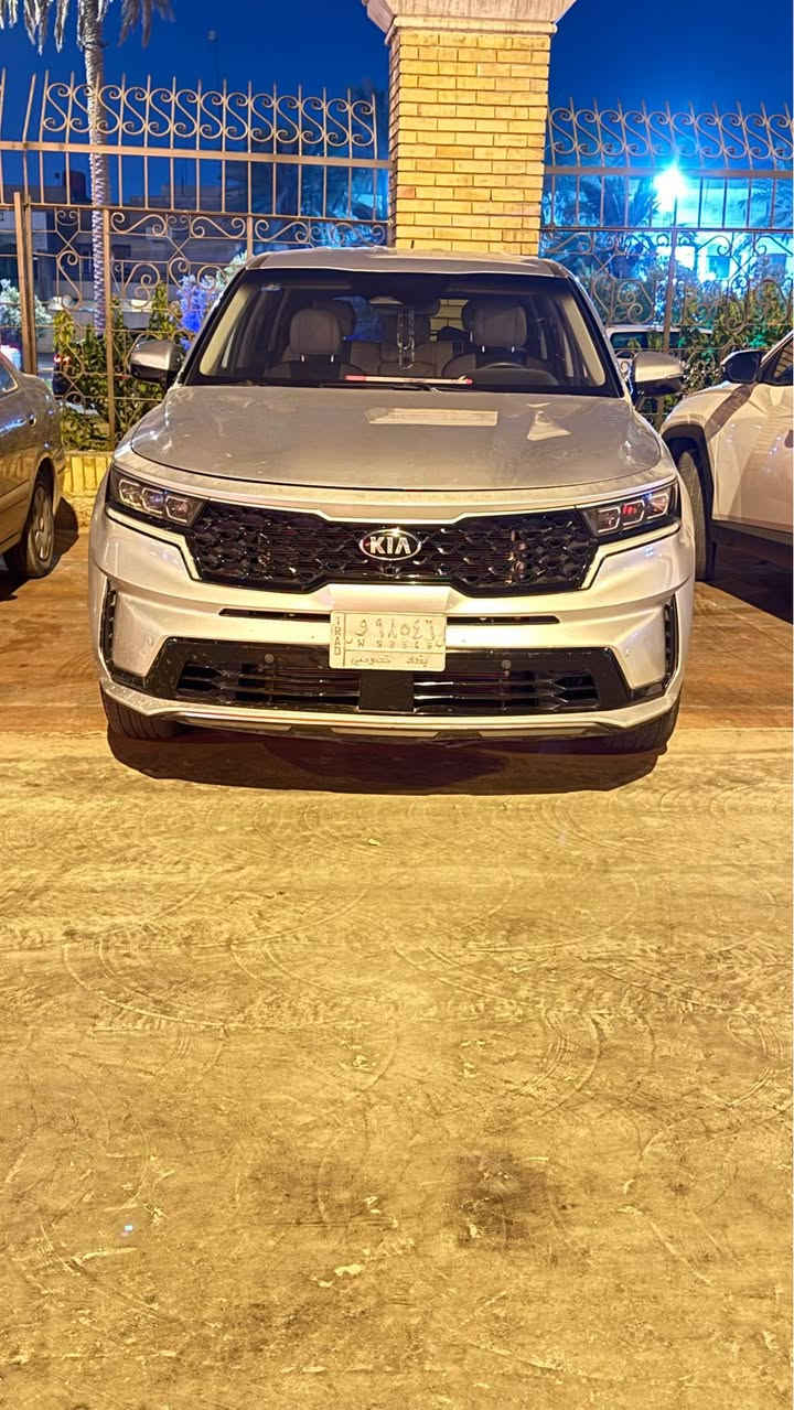 السلام عليكم كيا سورنتو وارد امريكي 
4سلندر 2500 فئة lx  حادثها البنيد مصبوغ وشوية من الجاملغ بدون دواخل 7راكبً رادارات تحكم ستيرن 
كامرا توقف ذاتي  
*********** بغداد, العراق
